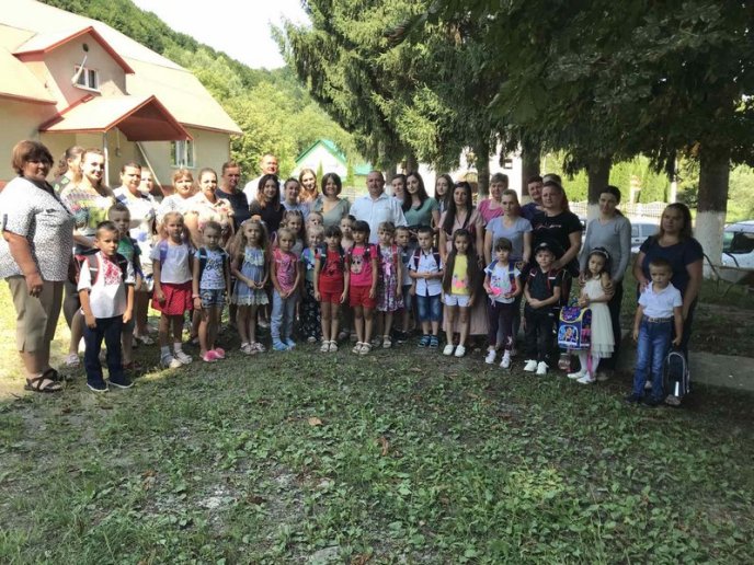 Допомога у підготовці до школи: на Тячівщині пройшла благодійна акція  – 02