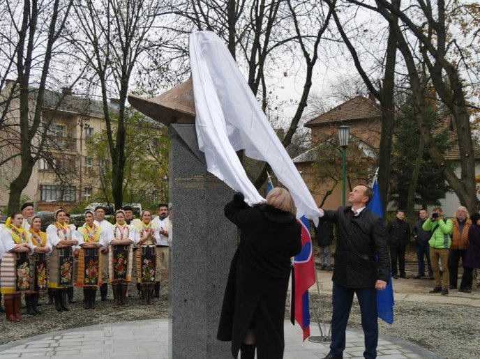 В Ужгороді відкрили пам’ятник видатному словаку Мілану Штефаніку – 14