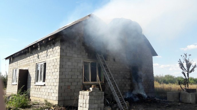 На Ужгородщині горів будинок – 02