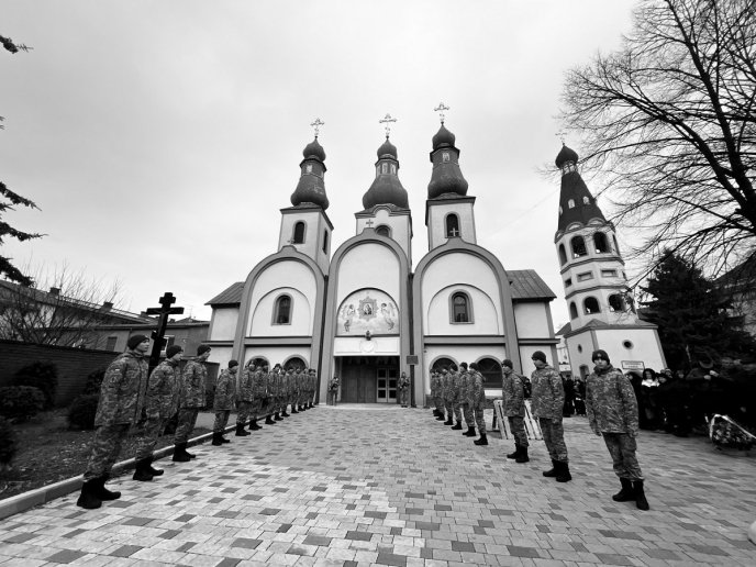 У Мукачеві попрощалися з полеглим прикордонником Олегом Орликом – 02