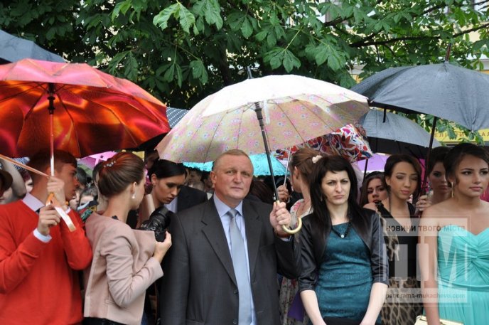 Парад випускників в центрі Мукачева: як це було (ФОТО) – 30