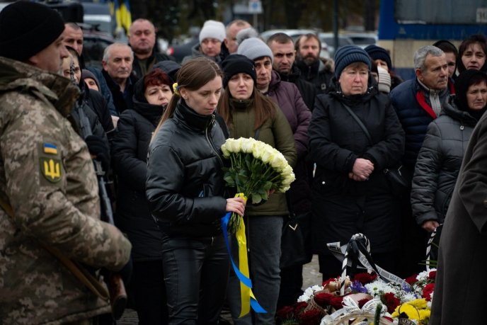 Залишилися батьки, дружина та донька: в Ужгороді поховали військового – 03 Залишилися батьки, дружина та донька: в Ужгороді поховали військового – 03