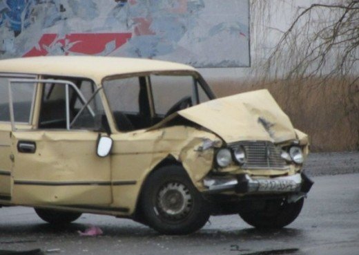 Смертельна ДТП в Ужгороді: “Жигулі” та “Іж” не змогли розминутись (ФОТО) – 02 Смертельна ДТП в Ужгороді: “Жигулі” та “Іж” не змогли розминутись (ФОТО) – 02