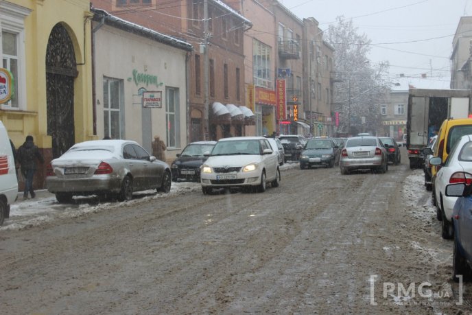Сніговий сюрприз під кінець зими: "реакція" мукачівських комунальників містян не здивувала – 07 Сніговий сюрприз під кінець зими: "реакція" мукачівських комунальників містян не здивувала – 07