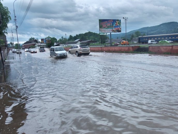 Наслідки зливи у Хусті шокували закарпатців – 06