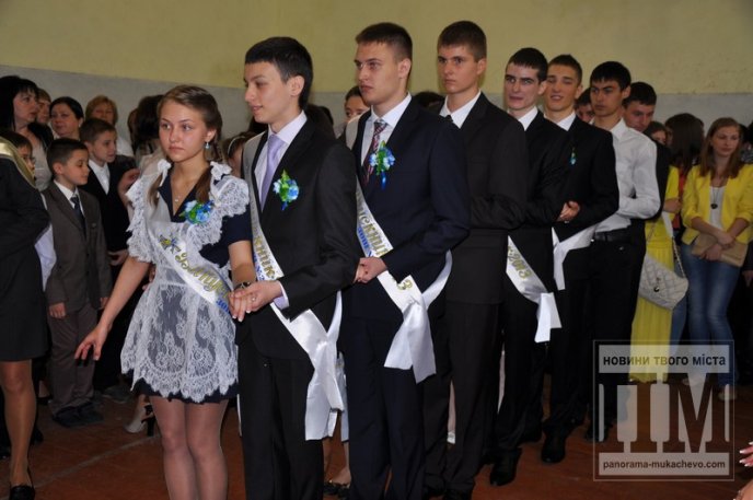 У мукачівській ЗОШ №20 відбулось свято "Останнього дзвоника" (ФОТО) – 21