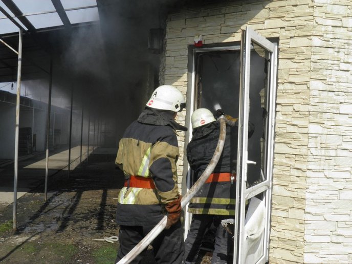 На території одного з ужгородських ринків згорів магазин електротоварів – 02 На території одного з ужгородських ринків згорів магазин електротоварів – 02
