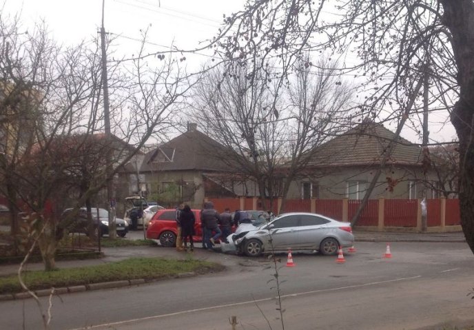 На перехресті вулиць Заньковецької та Достоєвського в Ужгороді трапилась ДТП – 02