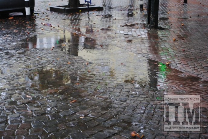 Як підтопило Мукачево під час сьогоднішньої зливи (ФОТОРЕПОРТАЖ) – 01