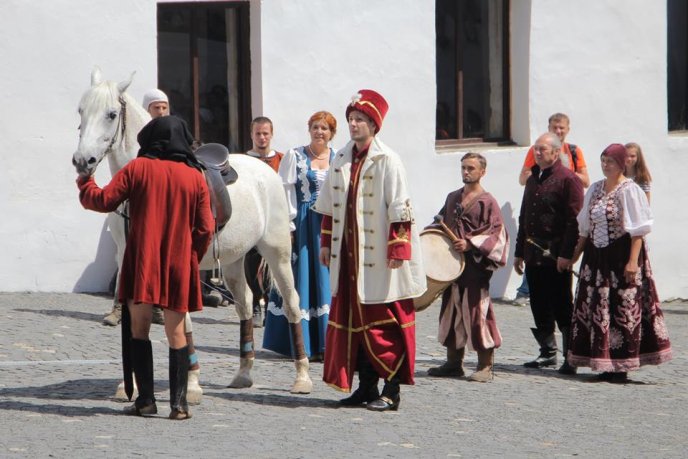 У Мукачеві влаштували реконструкцію весілля Ілони Зріні та Імре Текелі – 15