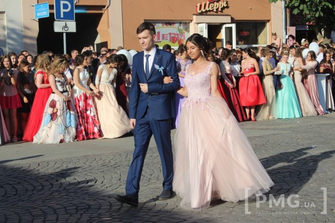 У Мукачеві нагородили випускників-медалістів – 37