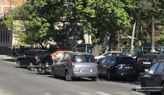 Вранці в Ужгороді сталася аварія – 04