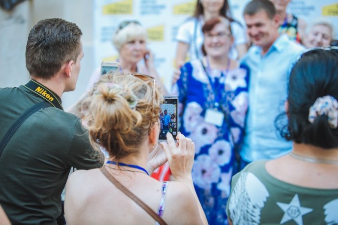 Роберт Горват зустрівся зі своїми прихильниками у замку – 19