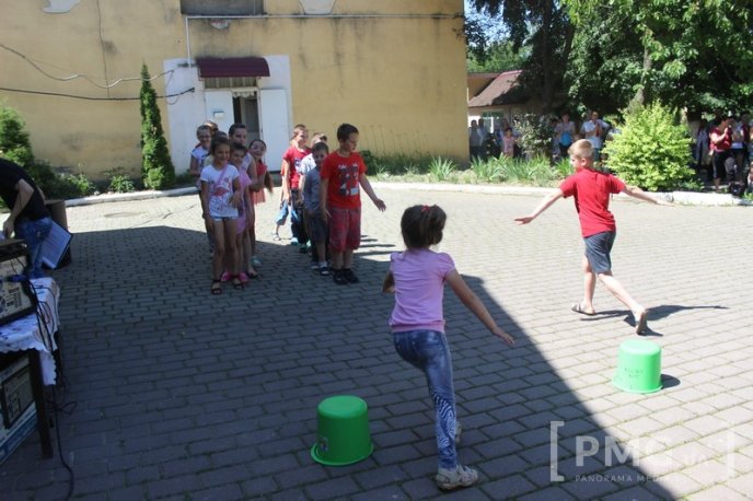 Студенти МКТЕК влаштували свято дітям, які лікуються у Закарпатській дитячій лікарні – 12