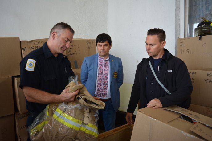 Канадські рятувальники привезли подарунки для закарпатських колег – 02