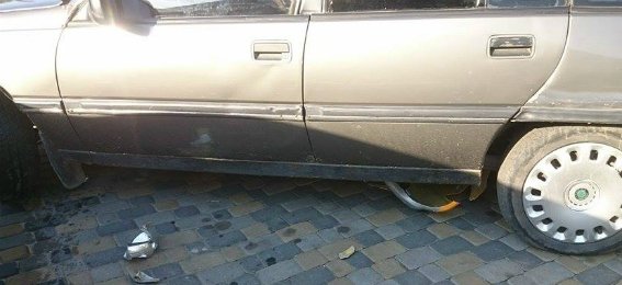 В обласному центрі двоє юнаків на скутері зіткнулись з іномаркою – 06