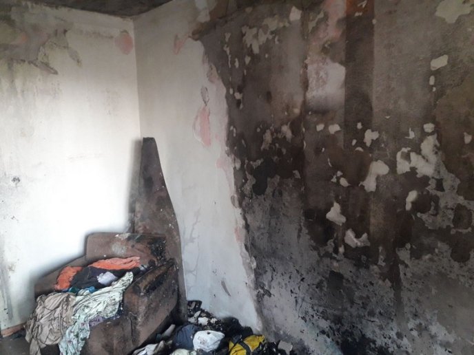 В Ужгороді спалахнула пожежа в багатоповерхівці. Вогнеборці врятували 2 людей – 02