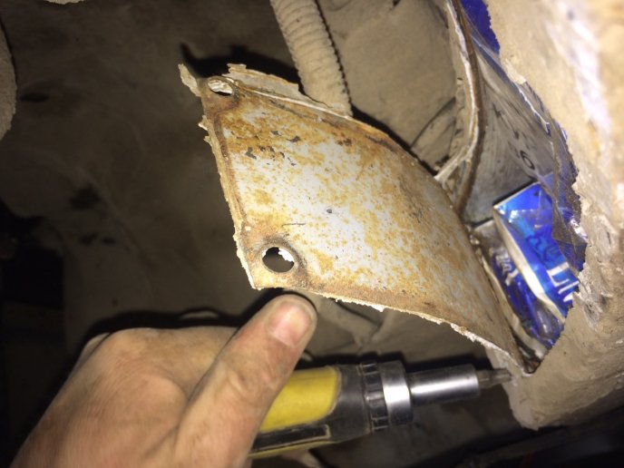 Українець намагався вивезти у Словаччину 640 пачок цигарок – 01