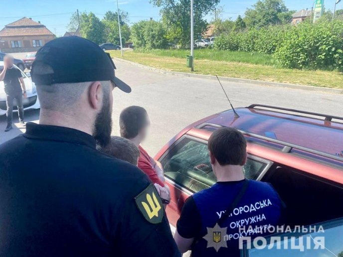 Судитимуть експосадовця, який підробляв документи для виїзду чоловіків за кордон – 02 Судитимуть експосадовця, який підробляв документи для виїзду чоловіків за кордон – 02