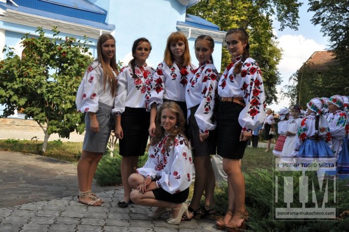 День Незалежності України у Мукачеві відзначили масштабним парадом вишиванок (ФОТОРЕПОРТАЖ) – 13