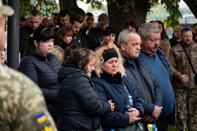 Залишилися дружина і двоє синів: на Закарпатті поховали Героя – 03