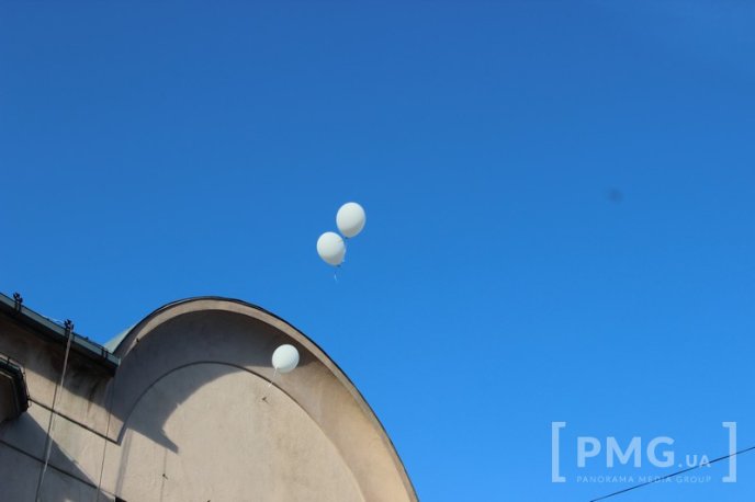 Мукачівські випускники станцювали прощальний вальс у центрі міста – 33