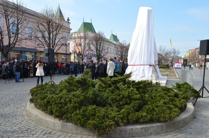 У Мукачеві урочисто відкрили пам’ятник Святому Мартину – 01