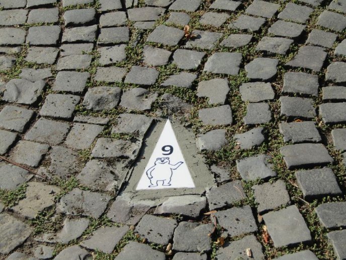 На вулицях Ужгорода у бруківку почали закладати QR-коди для туристів – 03 На вулицях Ужгорода у бруківку почали закладати QR-коди для туристів – 03