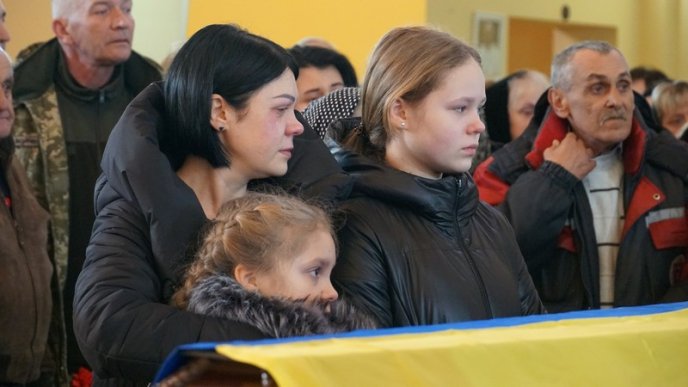 Мукачево навколішках попрощалося із Героєм, який захищав Маріуполь – 05