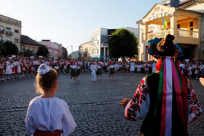 У Мукачеві офіційно відкрили дитячо-юнацький фестиваль "Смарагдові витоки" – 08