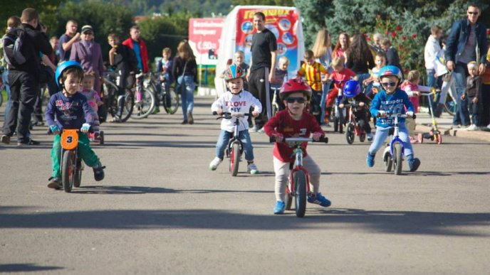 Велодень у Мукачеві: дитячий сміх, дорослий азарт та море позитивних емоцій (ФОТО) – 21