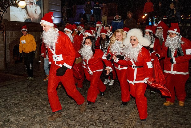 Декілька десятків Миколаїв вчора ввечері в обласному центрі створювали святкову та незабутню атмосферу (ФОТО) – 05