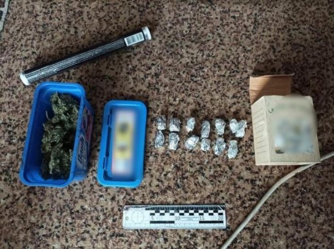 Поліція затримала зловмисника за підозрою у продажі наркотиків – 01 Поліція затримала зловмисника за підозрою у продажі наркотиків – 01