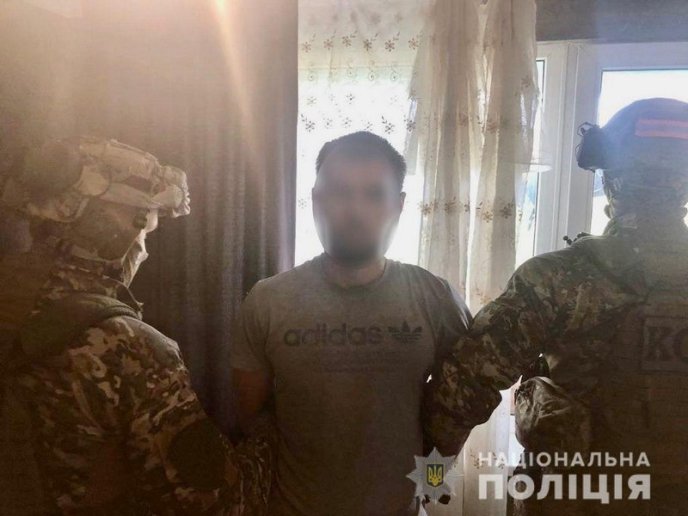 Поліцейські показали затримання мукачівських наркоторговців – 04 Поліцейські показали затримання мукачівських наркоторговців – 04