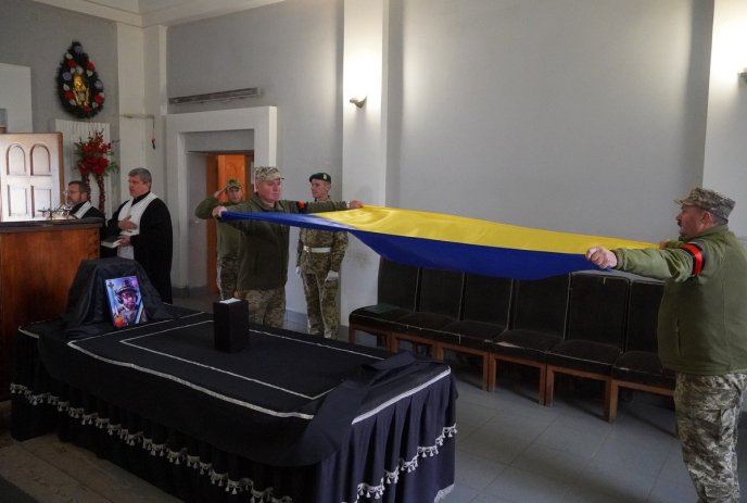 На Закарпатті попрощались із Героєм, який захищав Україну з початку повномасштабного вторгнення – 10 На Закарпатті попрощались із Героєм, який захищав Україну з початку повномасштабного вторгнення – 10