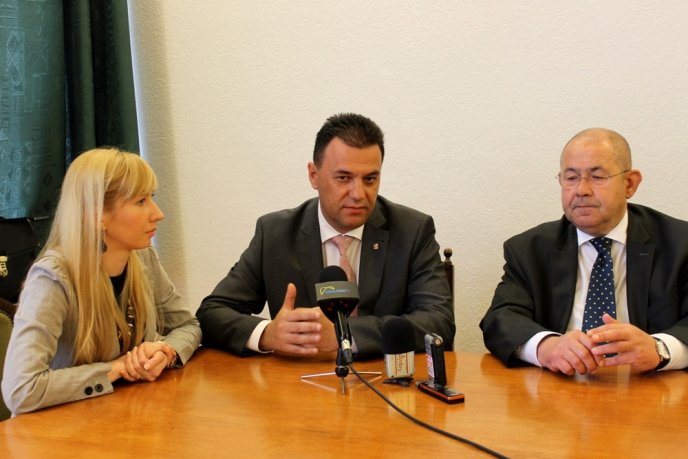 Керівництво Закарпаття підписало угоду з 10-ма регіонами Угорщини, Румунії та Сербії – 13