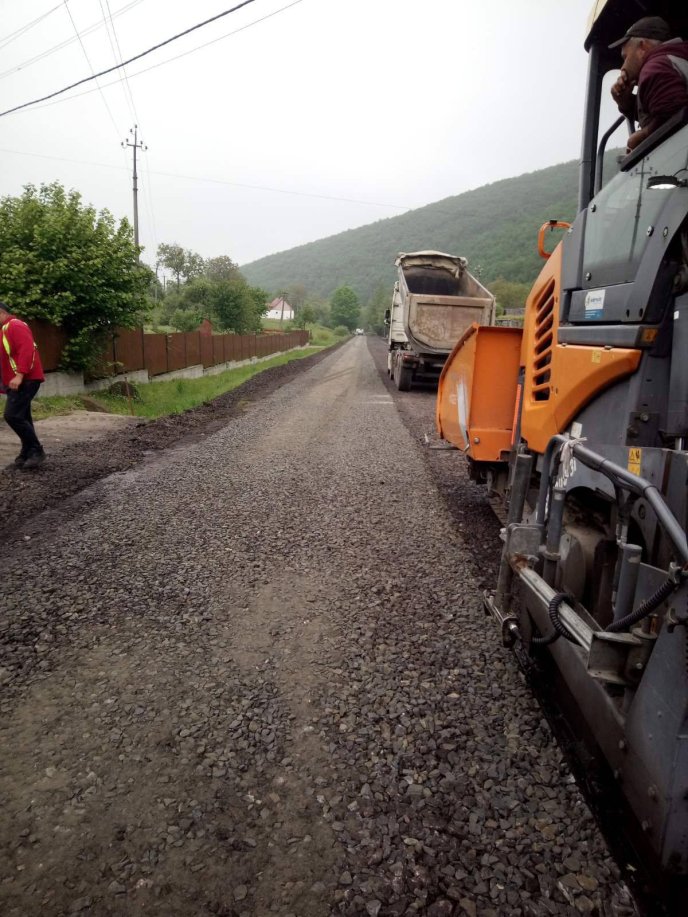 На Мукачівщині ремонтують ще одну дорогу – 01 На Мукачівщині ремонтують ще одну дорогу – 01