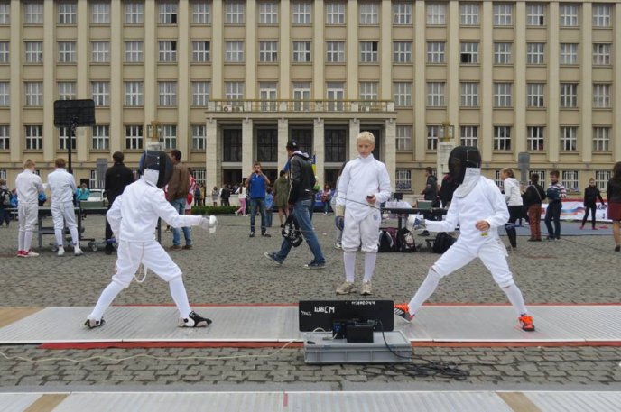 День фізичної культури та спорту відзначили в Ужгороді спортивним парадом – 07