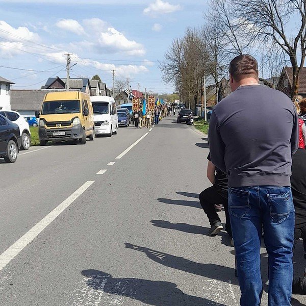 У гірському селі на Закарпатті попрощались із загиблим захисником – 04