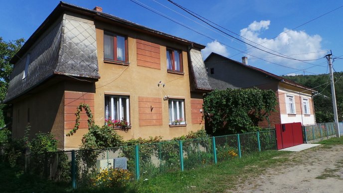 Хоча це і циганське містечко, але воно в рази краще, ніж більшість шахтарських селищ на Донбасі", – блогер про Великий Березний – 11