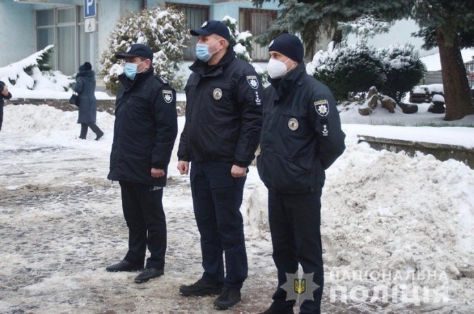 На Закарпатті поліція посилює патрулювання – 05