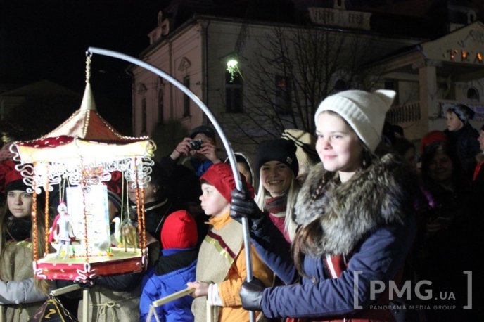Яскраве святкування Дня святого Мартина у Мукачеві: парад ліхтариків, лицарські бої та вогняне шоу – 33 Яскраве святкування Дня святого Мартина у Мукачеві: парад ліхтариків, лицарські бої та вогняне шоу – 33