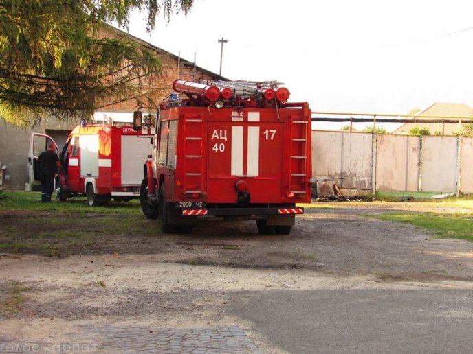 На території однієї зі шкіл Мукачева сталася пожежа – 01