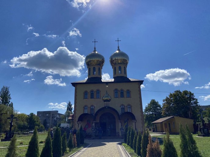 На Закарпатті поховали воїна, який загинув у боях з російськими окупантами – 01