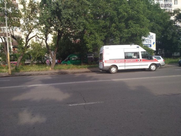 В Ужгороді з вікна 6 поверху впала дитина, – ЗМІ – 02
