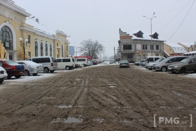 Сніговий сюрприз під кінець зими: "реакція" мукачівських комунальників містян не здивувала – 16 Сніговий сюрприз під кінець зими: "реакція" мукачівських комунальників містян не здивувала – 16