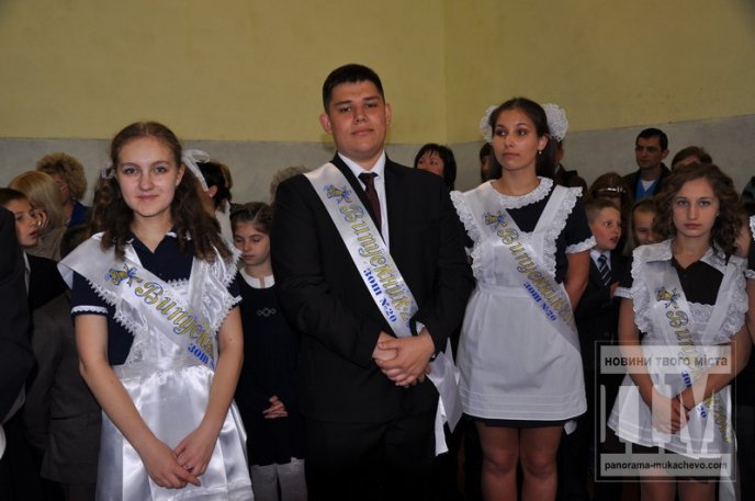 У мукачівській ЗОШ №20 відбулось свято "Останнього дзвоника" (ФОТО) – 06