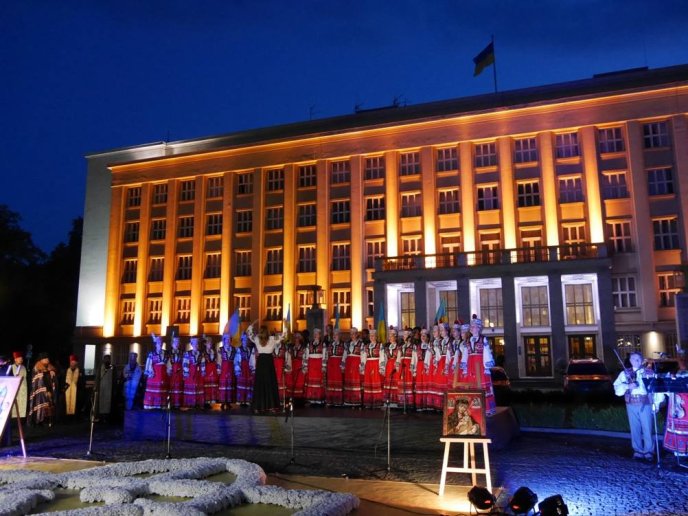 Ужгород молитвою за рідну країну зустрів сьогодні схід сонця і День Незалежності України – 01