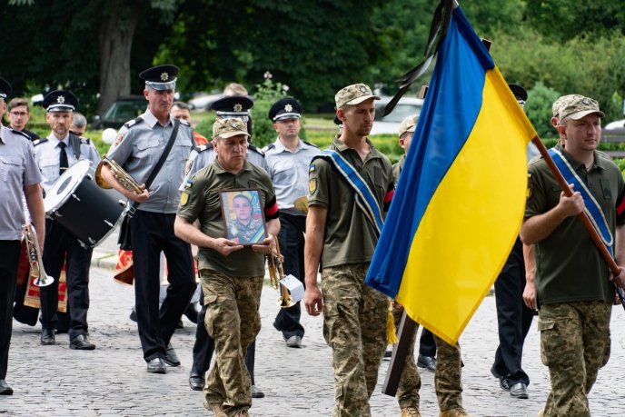 Закарпаття провело в останню путь військового, який із перших днів війни захищав Україну – 06 Закарпаття провело в останню путь військового, який із перших днів війни захищав Україну – 06