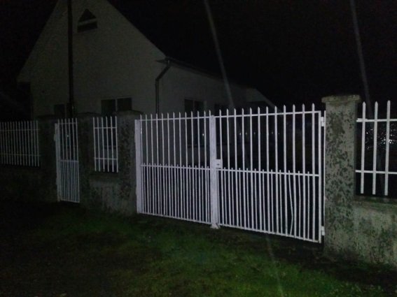 ДТП на Ужгородщині: мікроавтобус "Citroen" врізався в паркан дворогосподарства – 01